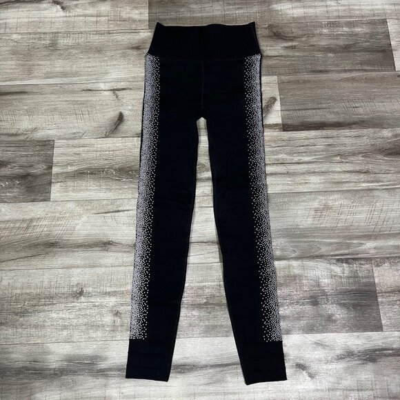Fabletics Athletic High Rise Sculptknit Reflective Yoga Pants Black NWT Size M - Picture 1 of 7